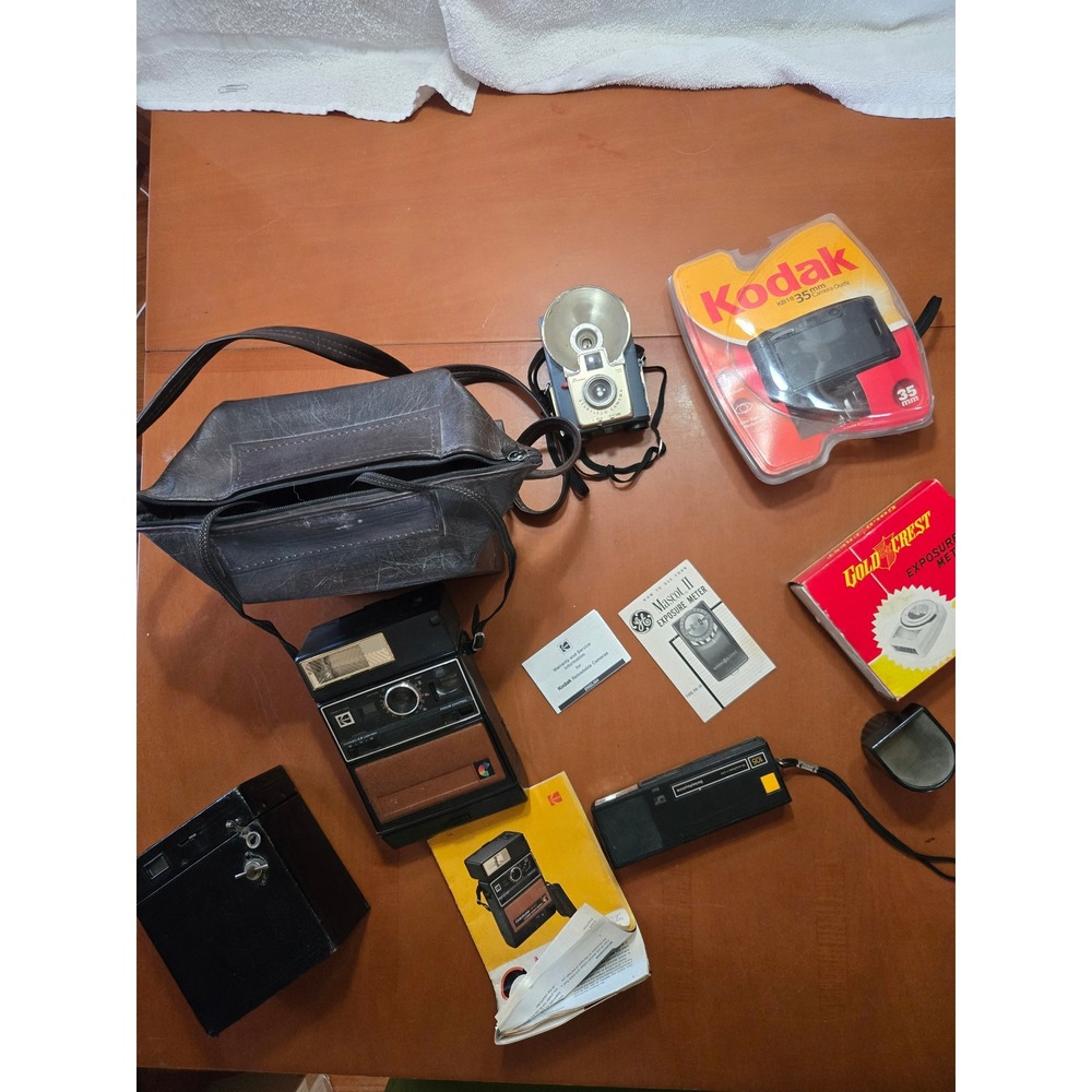 Vintage Kodak Camera Lot Colorburst 300 Brownie Starflash KB18 35mm Box Camera